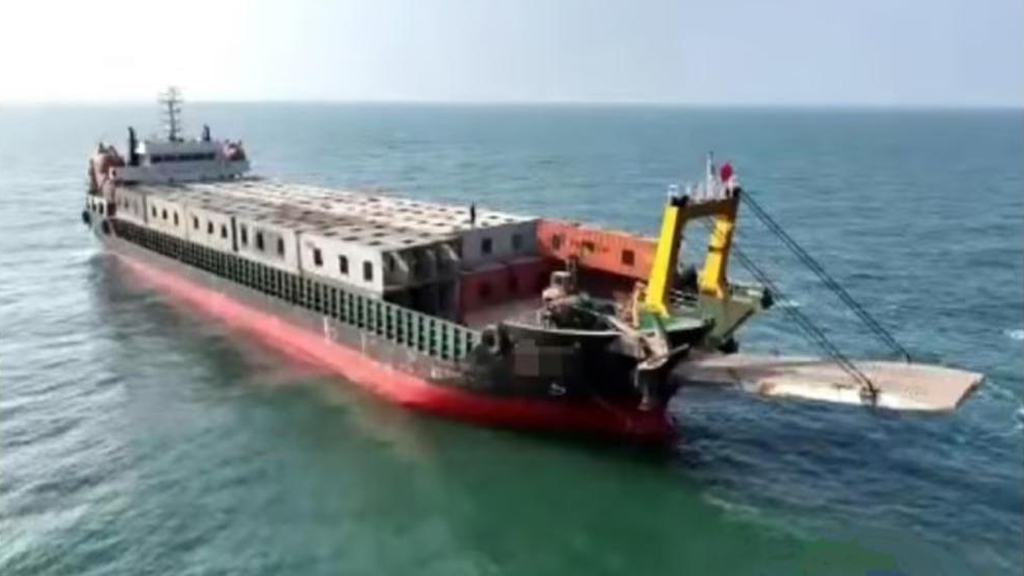 Deck cargo ship